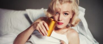 Ανέκδοτο: Ο σύζυγος η πεθερά και το ΒΙΒΛΙΟ ! Τρελό γέλιο