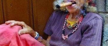 Ανέκδοτο: Ξανθιά γυναίκα κοιτάζει τον άντρα της και του λέει… Mωράκι μου νομίζεις ότι είμαι χοντρή; …! Τρελό γέλιο