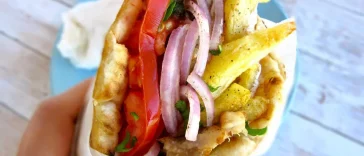 Ανέκδοτο: Τα σουβλάκια και οι καμμένες πίτες …! Τρελό γέλιο