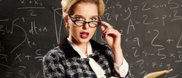 Ανέκδοτο: Η δασκάλα κάνει διάφορες προσωπικές ερωτήσεις … φτάνει η σειρά του Τοτού και αρχίζει το γέλιο …! Τρελό γέλιο