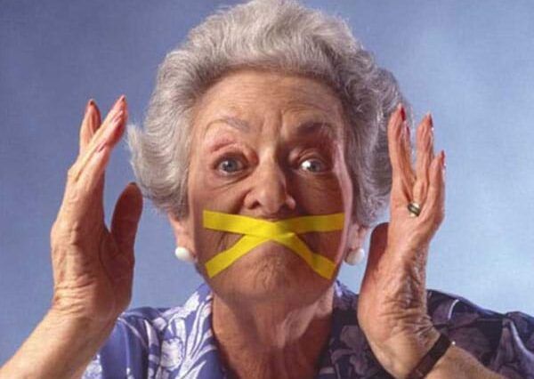 Ανέκδοτο: Η πεθερά στο μπαλκόνι …! Τρελό γέλιο