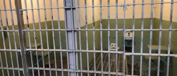 Ανέκδοτο: Ο Πόντιος,ο Γερμανός,ο Γάλλος και η απομόνωση …! Τρελό γέλιο