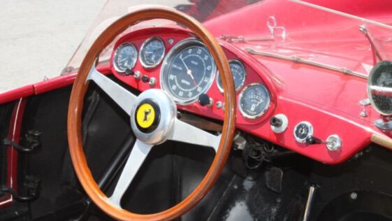 Ανέκδοτο: Η ferrari και τα κοτόπουλα …! Τρελό γέλιο