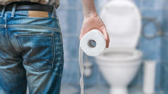 Ανέκδοτο: Η Ενοχλητική παρέα και η τουαλέτα …! Τρελό γέλιο