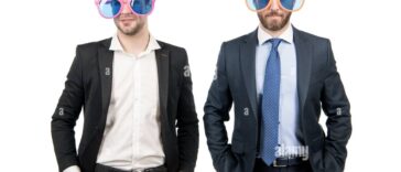 Ανέκδοτο: Οι 2 συνάδελφοι στο γραφείο …!Τρελό γέλιο