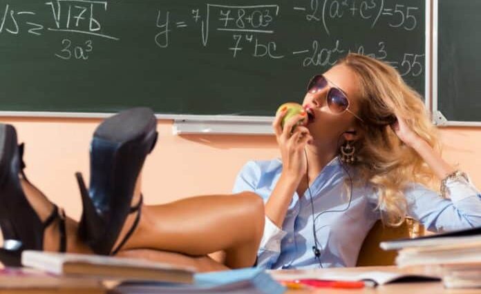 Ανέκδοτο: Η Δασκάλα, ο Τοτός και το μεγαλύτερο κτίριο της πόλης …!Τρελό γέλιο