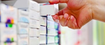 Ανεκδοτάρα με νεαρό: Το φαρμακείο και το τραπέζι