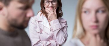 Ανέκδοτο με μαυρισμένα μάτια: Η “κηδεία” της πεθεράς