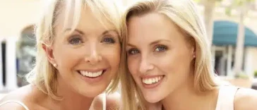 Ξανθιές σε τρελό ανέκδοτο: “Μου χτυπάν το κουδούνι και με…”