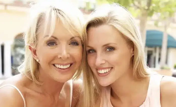 Ξανθιές σε τρελό ανέκδοτο: “Μου χτυπάν το κουδούνι και με…”